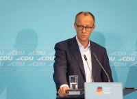 Γερμανία: Ομαδικά πυρά κατά του Μερτς για την υπόσχεση σκληρής καταστολής της μετανάστευσης Γερμανία: Ομαδικά πυρά κατά του Μερτς για την υπόσχεση σκληρής καταστολής της μετανάστευσης