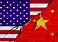 ΙΟΒΕ: Το διμερές εμπόριο της Ελλάδας με ΗΠΑ και Κίνα – Ποια τα κορυφαία προϊόντα «ανταλλαγής»