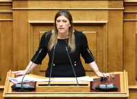 Βουλή: Κόντρα Οικονόμου – Κωνσταντοπούλου για τις σιδηροδρομικές μεταφορές