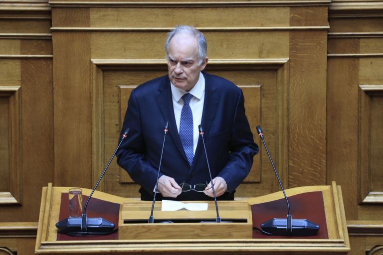 ΠΑΣΟΚ κατά Τασούλα: Την τελευταία ημέρα των καθηκόντων του στη Βουλή υπέγραψε επιχορηγήσεις 160.000 ευρώ