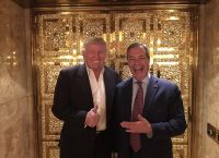 Ο Φάρατζ θα παρευρεθεί στην ορκωμοσία Τραμπ παρά την κόντρα με τον Μασκ