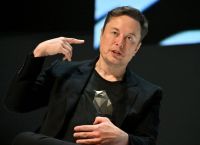 Μάσκ: Κάνει δημοσκόπηση για το εάν πρέπει οι ΗΠΑ να απελευθερώσουν τον βρετανικό λαό