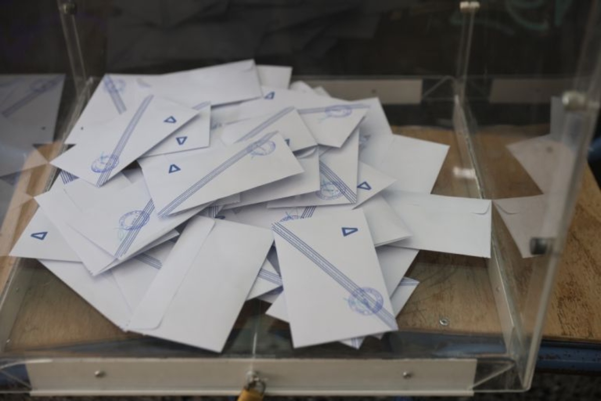 Δημοσκόπηση MRB: Πρώτη με 26,9, στο 17,8 η Πλεύση Ελευθερίας, τρίτο το ΠΑΣΟΚ