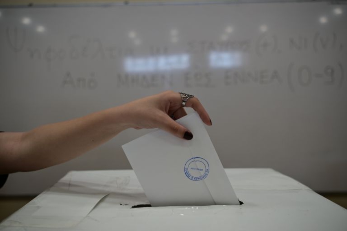 Σε ποιους δημοσκοπικούς στόχους προσβλέπουν τα κόμματα