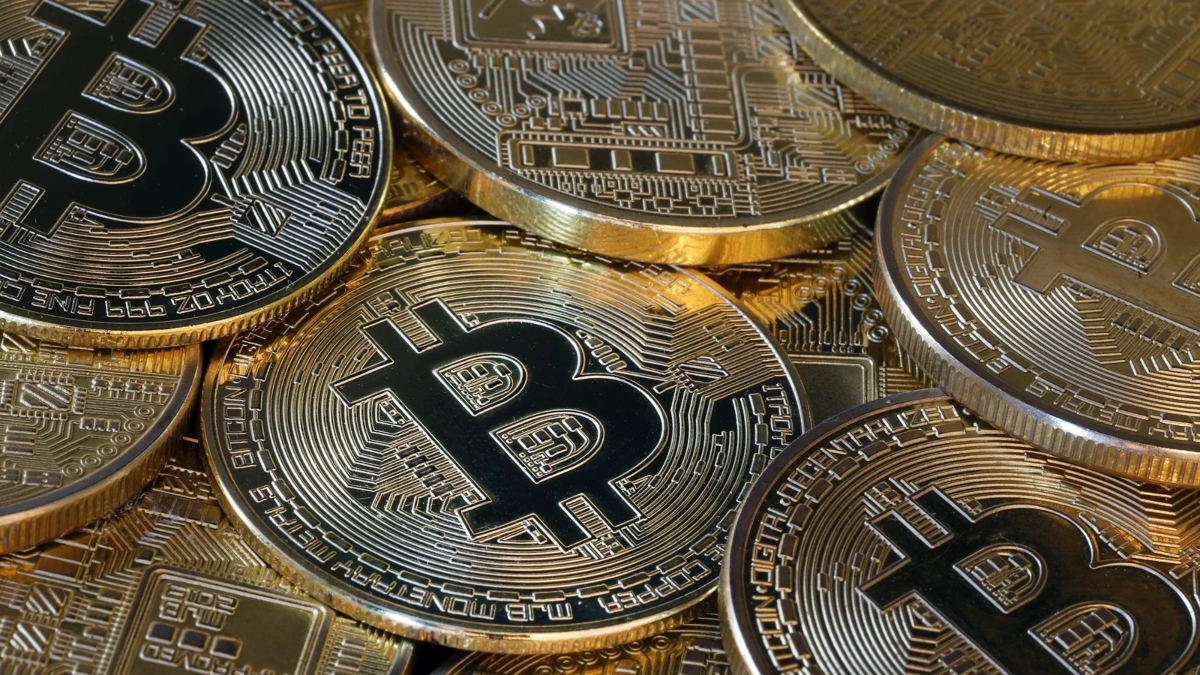 Βitcoin: Βουτιά 25% από το ιστορικό υψηλό – Βαθαίνει η κρίση στα cryptos