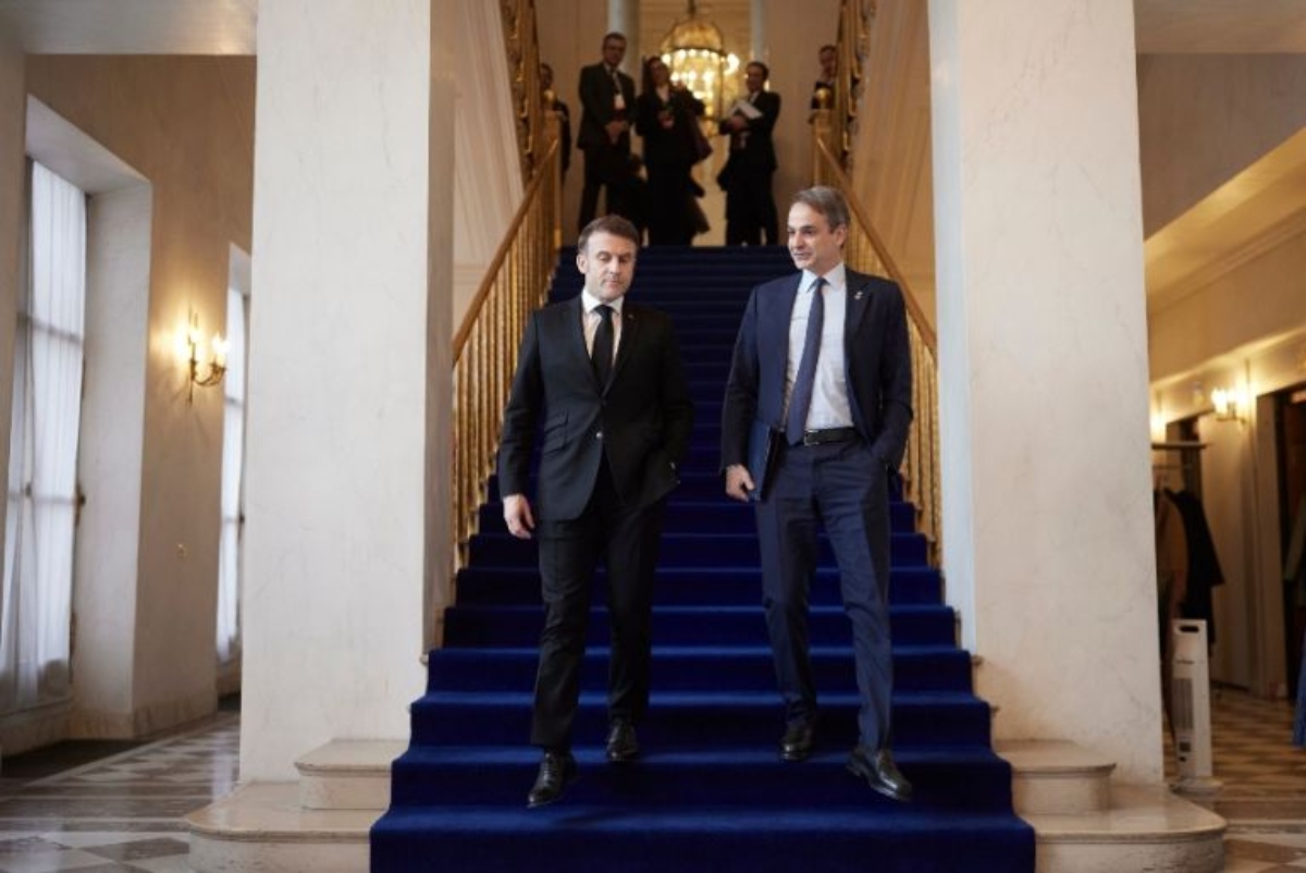 Η κυβέρνηση κάνει απολογισμό της συνάντησης Μητσοτάκη – Μακρόν