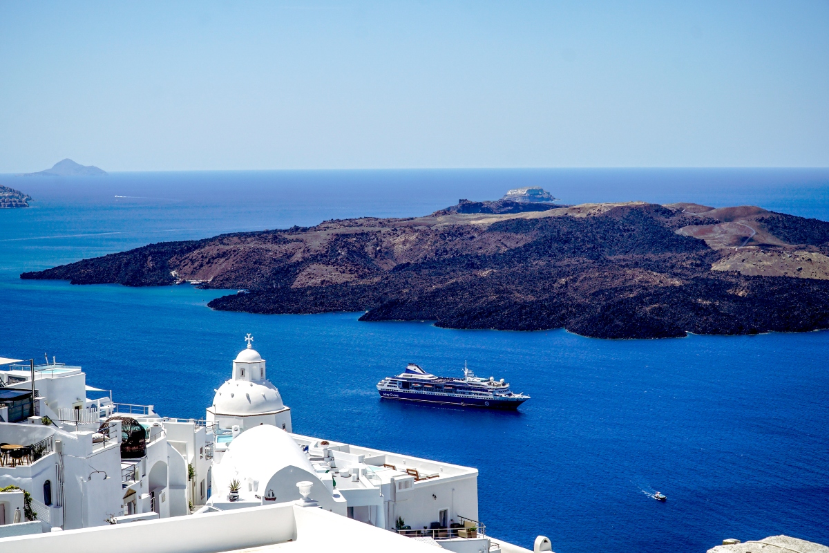 Santorini’s Seismic Risk Diminishes: Expert Assures Safety Ahead of Tourist Season