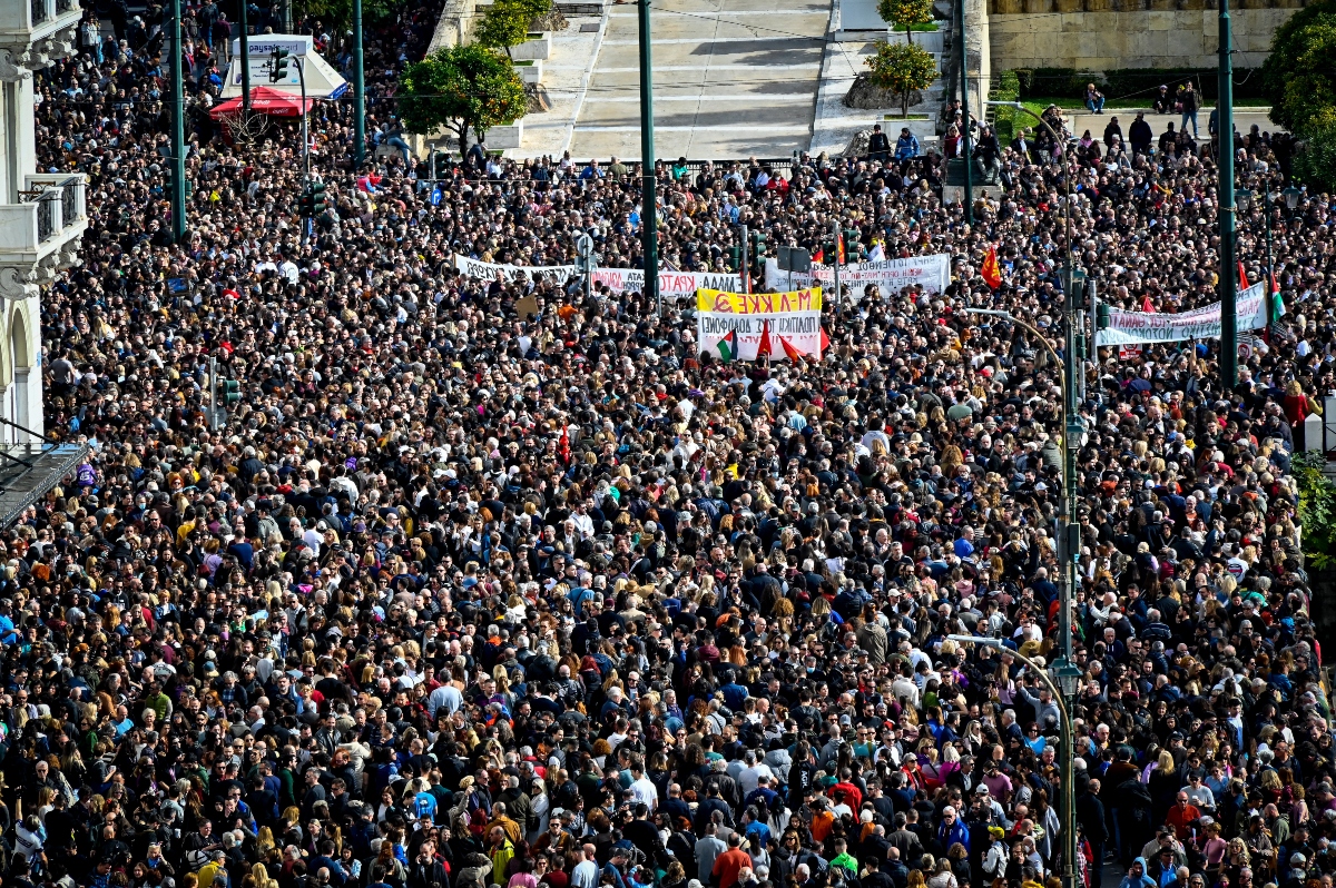 Κοινωνία και κόμματα με το βλέμμα στα τέλη Φεβρουαρίου