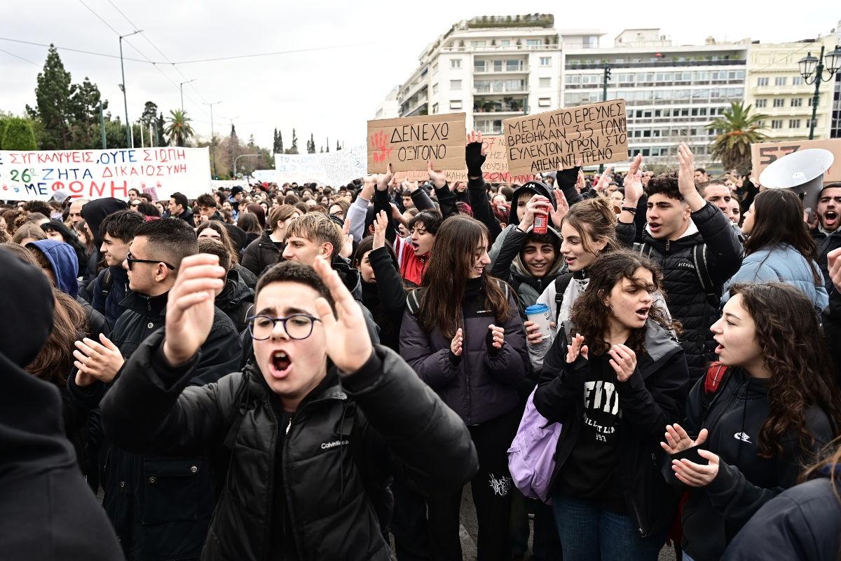 Τέμπη: Παραλύει η χώρα με 300 συγκεντρώσεις 