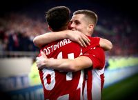 Αγγλικές σειρήνες για Μουζακίτη και Κωστούλα Αγγλικές σειρήνες για Μουζακίτη και Κωστούλα