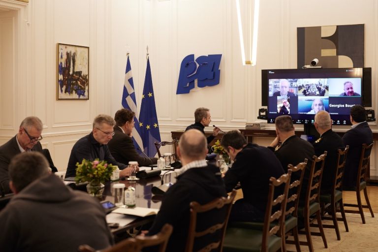 Τι είπαν οι σεισμολόγοι στη σύσκεψη με τον Μητσοτάκη για την Σαντορίνη – Ανησυχία σε λογικά πλαίσια
