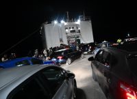 Κορυφώνεται η αγωνία στις Κυκλάδες για την «σεισμική καταιγίδα»-Αναχωρούν γεμάτα πλοία και αεροπλάνα