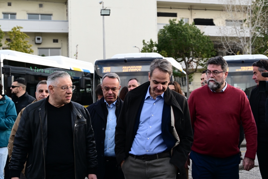 Μητσοτάκης: Στόχος τα 900 λεωφορεία έως τα μέσα του 2025 και αύξηση των δρομολογίων