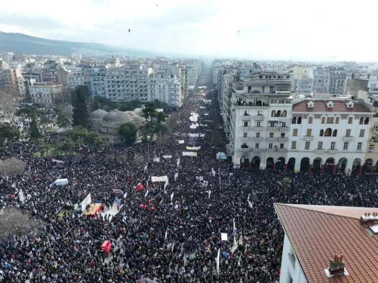 Θεσσαλονίκη: Χιλιάδες κόσμου στη συγκέντρωση για τα Τέμπη [pics,vid]