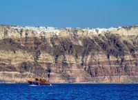 Οι σεισμοί στη Σαντορίνη έχουν θέσει σε επιφυλακή το υπουργείο Τουρισμού- Το σχέδιο παρέμβασης