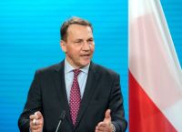 H Πολωνία απαντά στον Τραμπ για το «θηριώδες» πλεόνασμα της ΕΕ:Οι ΗΠΑ έχουν τεράστιο πλεόνασμα στις υπηρεσίες