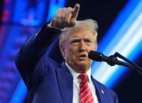 Επιμένει ο Τραμπ: “Είμαι αποφασισμένος να αγοράσω τη Γάζα”