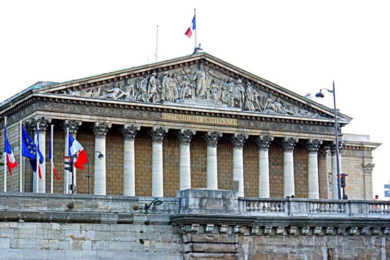 Γαλλία: Η Γερουσία ενέκρινε τον προϋπολογισμό του 2025 – «Δεν υπάρχει ούτε δευτερόλεπτο για χάσιμο»