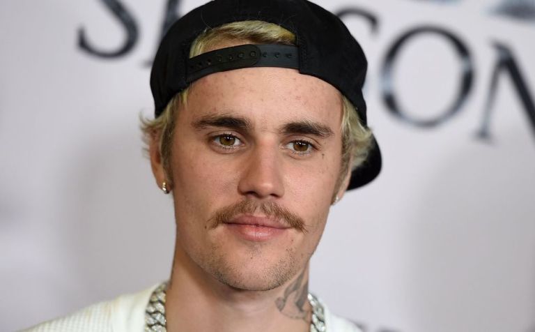 Justin Bieber: Ραπάρει «είμαι φτιαγμένος» και οι θαυμαστές του ανησυχούν –Του θυμίζουν ότι είναι νέος μπαμπάς