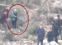 Βασίλης Καλογήρου: Η στιγμή που η μητέρα του 39χρονου αναγνωρίζει τα ρούχα του αγνοούμενου γιου της Βασίλης Καλογήρου: Η στιγμή που η μητέρα του 39χρονου αναγνωρίζει τα ρούχα του αγνοούμενου γιου της