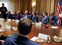 Έλον Μασκ στο υπουργικό συμβούλιο Τραμπ: Θα χρεοκοπήσουμε χωρίς την ομάδα μου