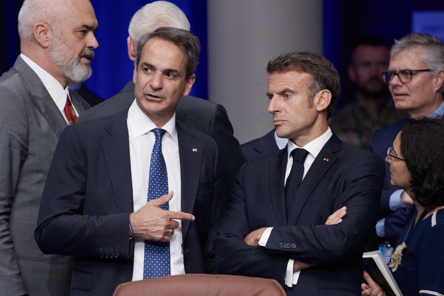 Συνάντηση Μητσοτάκη – Μακρόν στο Μέγαρο των Ηλυσίων