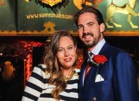 Η Νίνα Φλορ υπέγραψε κείμενο ως «πριγκίπισσα της Ελλάδας» [pic]