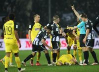 ΠΑΟΚ – ΑΕΚ: Η ανάλυση Λανουά για το χτύπημα στον Πιερό και τη δεύτερη κίτρινη του Ότο