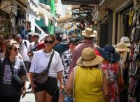 Guardian:Overtourism and short-term rentals choking the “neighbourhood of the gods”–The battle to save Plaka Guardian:Overtourism and short-term rentals choking the “neighbourhood of the gods”–The battle to save Plaka