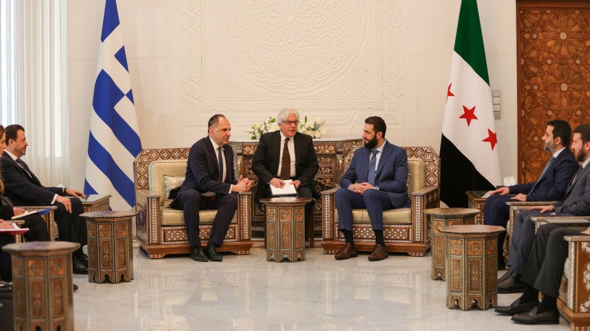 FM Gerapetritis meets with new Syrian leaders, stresses new institutions’ agreement with int’l laws