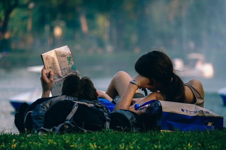 Γιατί οι απειλές του Τραμπ για δασμούς φέρνουν φέτος περισσότερους Αμερικανούς ταξιδιώτες στην Ευρώπη;