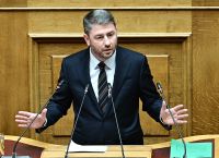 Σε παρατεταμένη περιδίνηση το ΠΑΣΟΚ