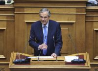Παρέμβαση Σαμαρά: Δεν νοείται η κυβέρνηση να αντιδικεί με τους συγγενείς των θυμάτων – Για όνομα του Θεού!