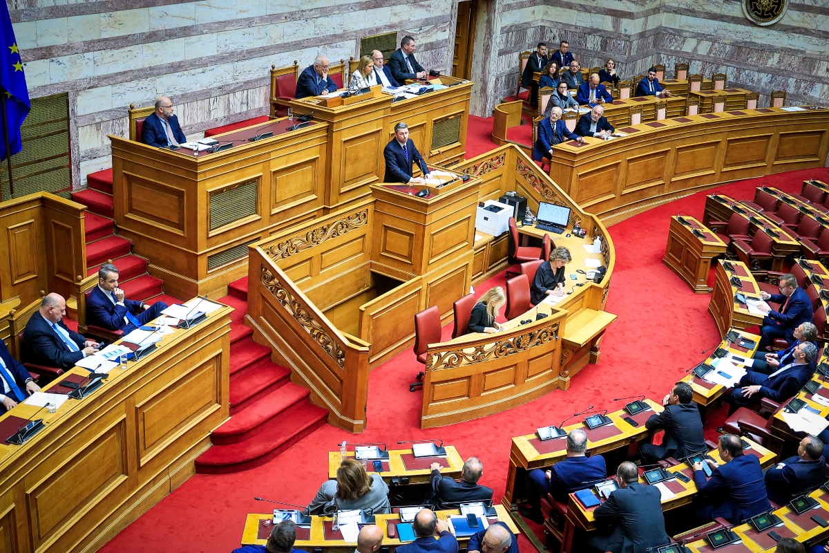 Στη Βουλή μεταφέρεται η μάχη για τα Τέμπη