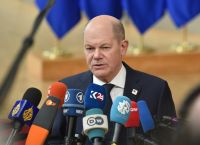 Σολτς: «Όχι» σε μια ειρήνη που θα επιβληθεί στην Ουκρανία