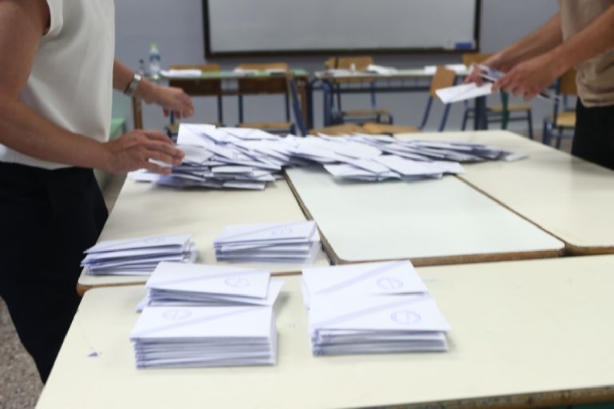 Δημοσκόπηση: Προβάδισμα 12,4 μονάδων για τη ΝΔ – Πτώση για το ΠΑΣΟΚ, στην έκτη θέση ο ΣΥΡΙΖΑ