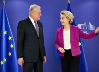 Θέση στο τραπέζι των διαπραγματεύσεων για την Ουκρανία απαιτεί η ΕΕ