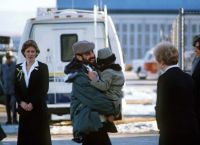 Συγκινητικές στιγμές με Ισραηλινούς και Παλαιστίνιους να επανενώνονται με τις οικογένειές τους