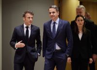 Ικανοποίηση για τη συνάντηση Μητσοτάκη – Μακρόν