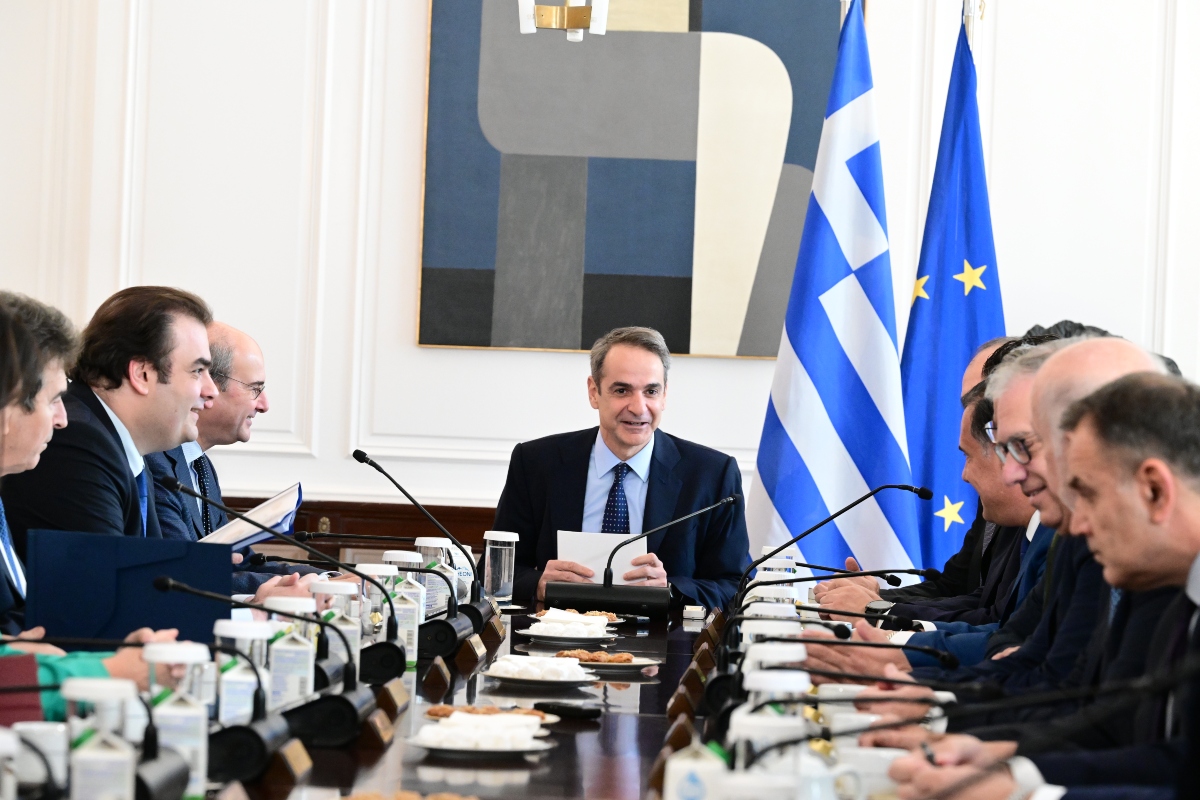 Άμυνες απέναντι στην τοξικότητα διαρκείας χτίζει η κυβέρνηση