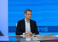 Μητσοτάκης: «Μηνύματα» για εργοδότες και εργαζόμενους στην Σαντορίνη