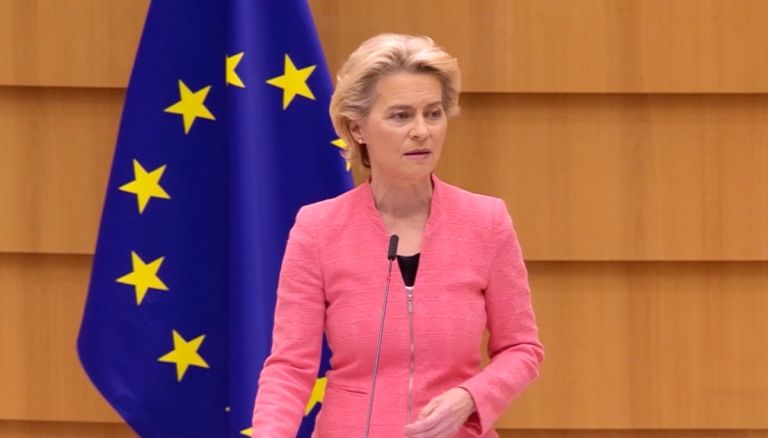 Ε.Ε.: Διχασμένη μεταξύ της «σφύρας» Τραμπ και του «άκμονος» Πούτιν