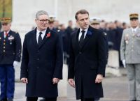 Ο Στάρμερ παίρνει τη σκυτάλη από τον Μακρόν