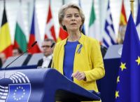 Φον ντερ Λάιεν: «Ναι» σε δημοσιονομική «ευελιξία» για τις ευρωπαϊκές αμυντικές δαπάνες