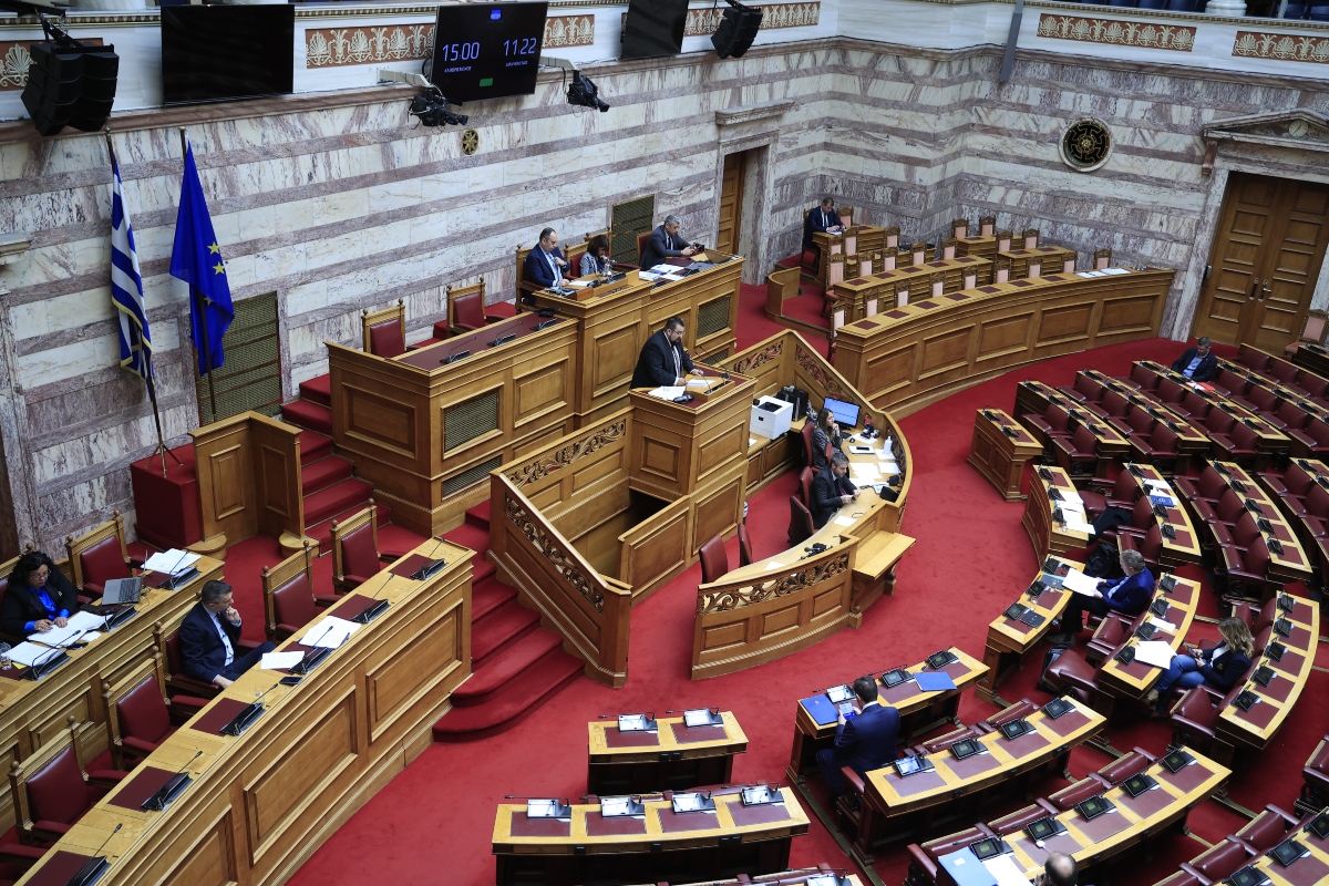 Στα χαρακώματα η αντιπολίτευση στη Βουλή
