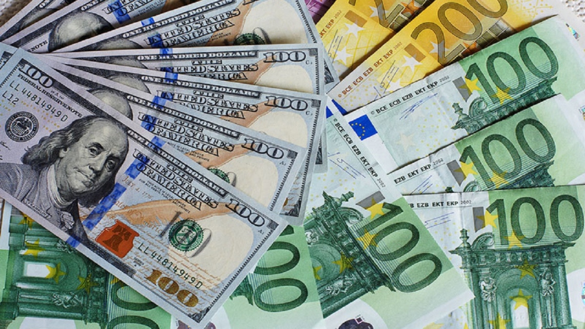 Ευρώ: Γυρνάει το χρόνο στο 2009 – Ρεκόρ 16 ετών έναντι του δολαρίου