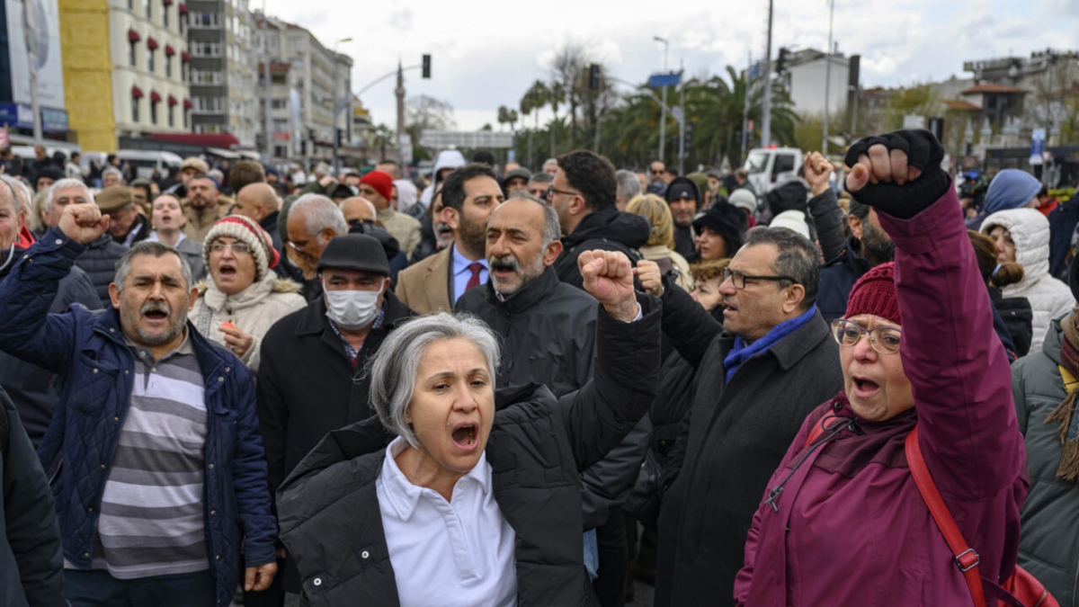 Τουρκία: Η αντιπολίτευση καλεί σε πανεθνικές διαδηλώσεις κατά της σύλληψης του Ιμάμογλου