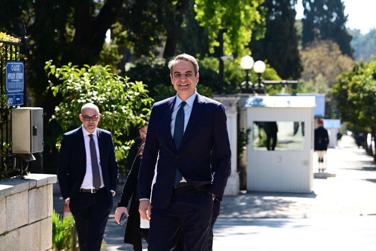 Η κυβέρνηση επαναφέρει την οικονομία σε πρώτο πλάνο