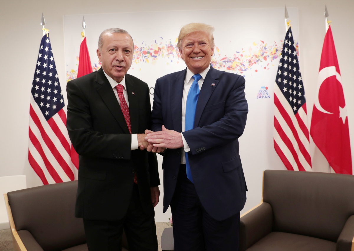 F-35: Ο Ερντογάν “φλερτάρει” τον Τραμπ για να αναβιώσει τους αμυντικούς δεσμούς ΗΠΑ-Τουρκίας