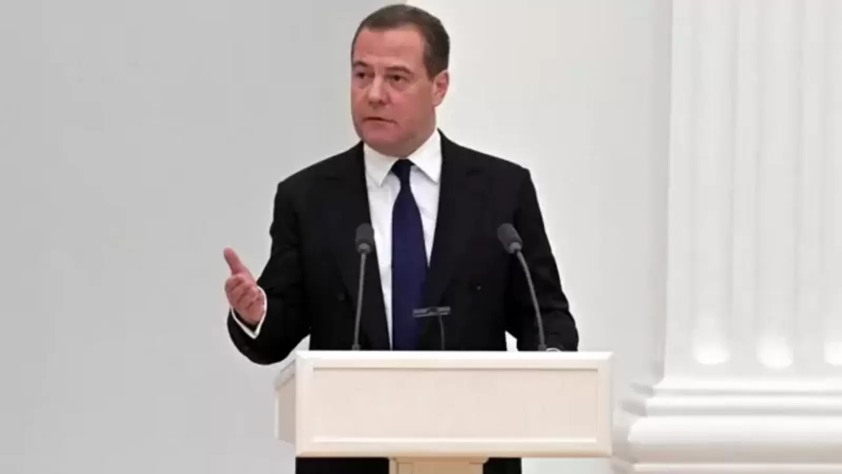 Πανηγυρίζει ο Μεντβέντεφ: Το αυθάδες γουρούνι Ζελένσκι έφαγε κανονικό χαστούκι